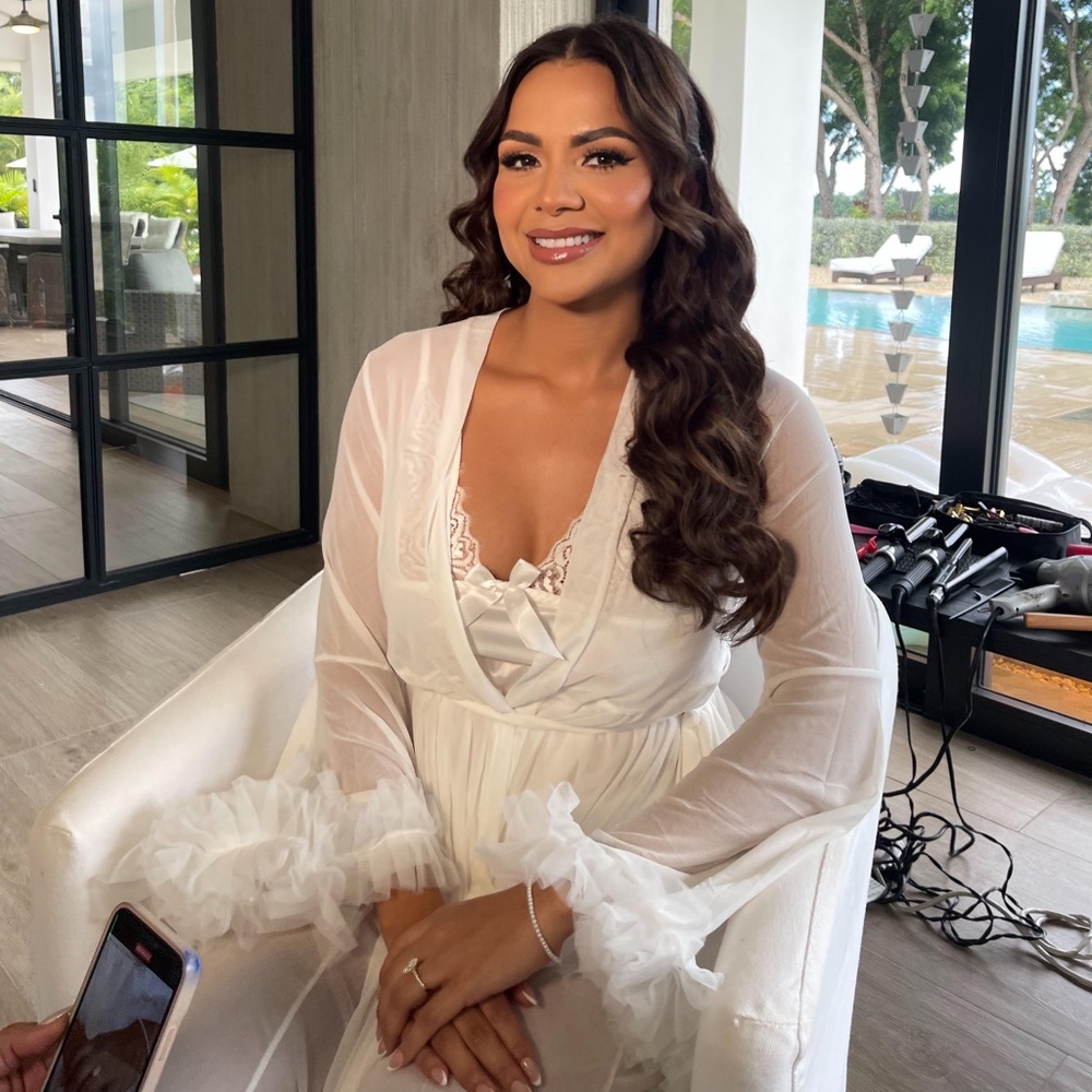 Elegant White Lace Robe